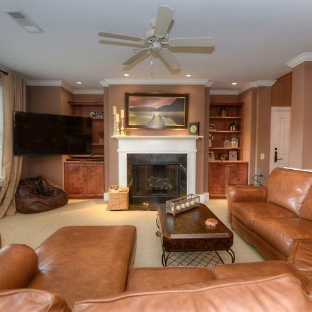 The Village Condo Greensboro Bagian luar foto