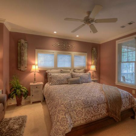 The Village Condo Greensboro Bagian luar foto