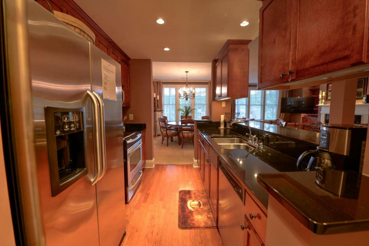 The Village Condo Greensboro Bagian luar foto
